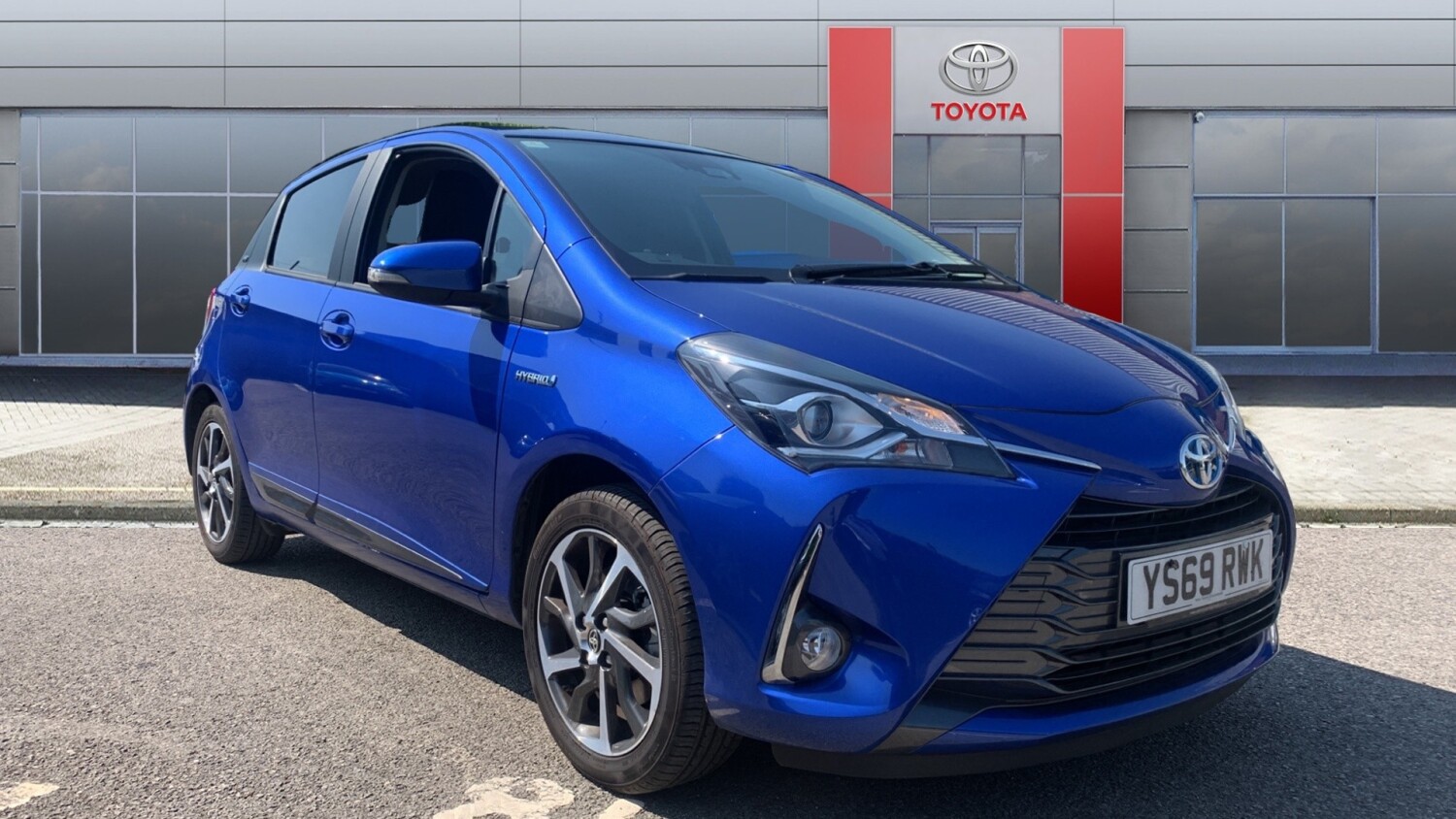 Used Toyota Yaris 1.5 Hybrid Y20 5dr CVT [Bi-tone] Hybrid Hatchback for ...